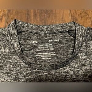 Jnder Armour loose geatgear The Tech Tee Small grey salt inch amp